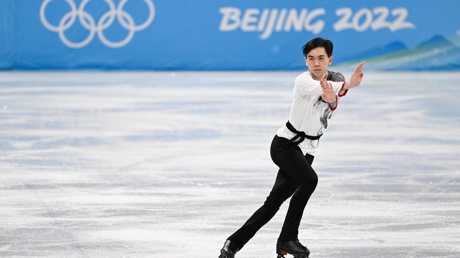 Eiskunstläufer Vincent Zhou (USA) in Aktion während der Olympischen Winterspiele Beijing 2022  