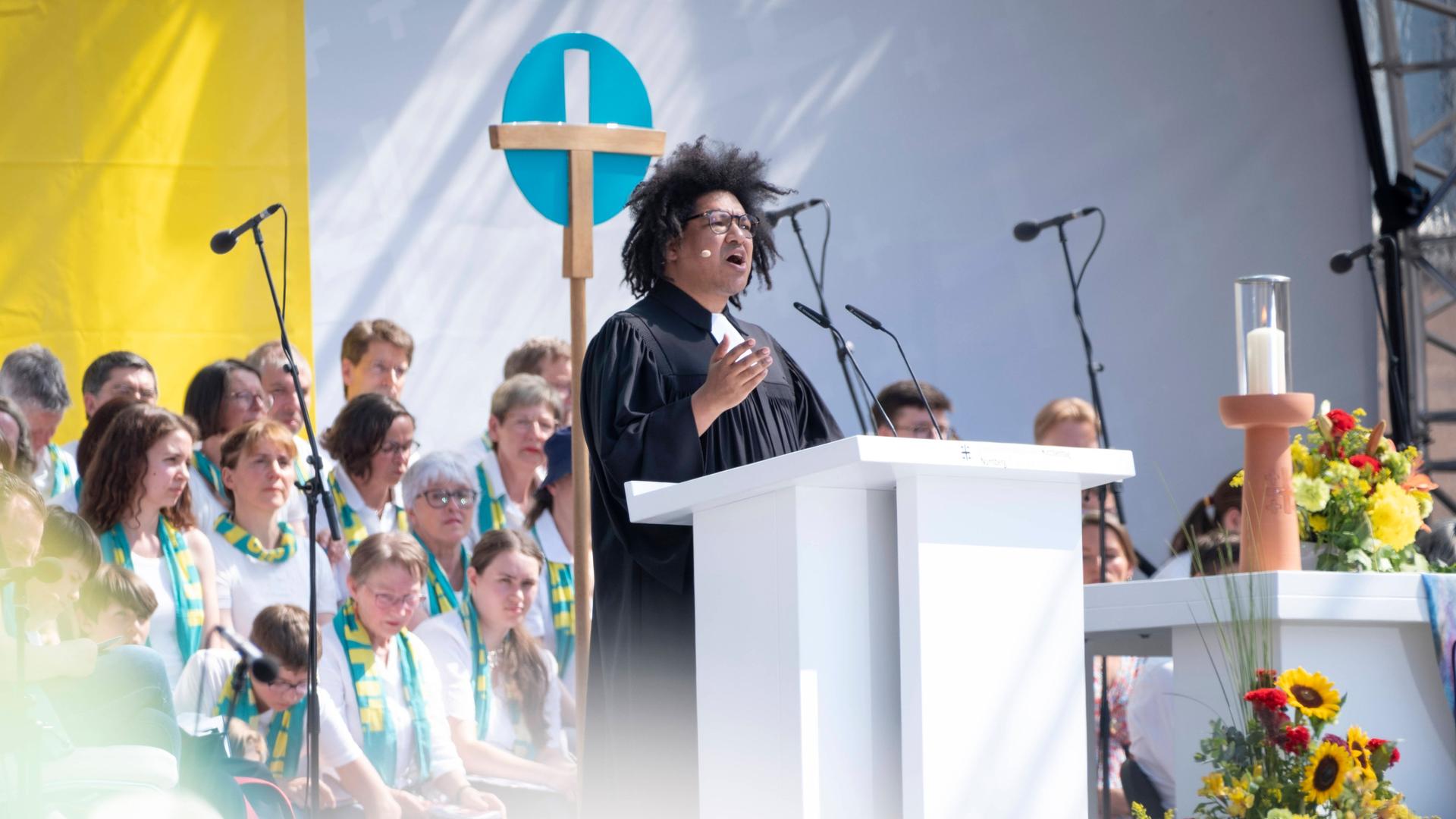 Pastor Quinton Ceasar beim Abschlussgottesdienst auf dem Evangelischen Kirchentag am 11. Juni 2023 in Nürnberg Pastor Quinton Ceasar beim Abschlussgottesdienst auf dem Evangelischen Kirchentag am 11. Juni 2023 in Nürnberg
