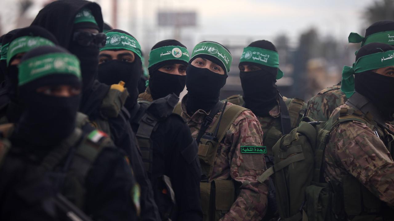 Eine Gruppe vermummter Hamas-Angehöriger