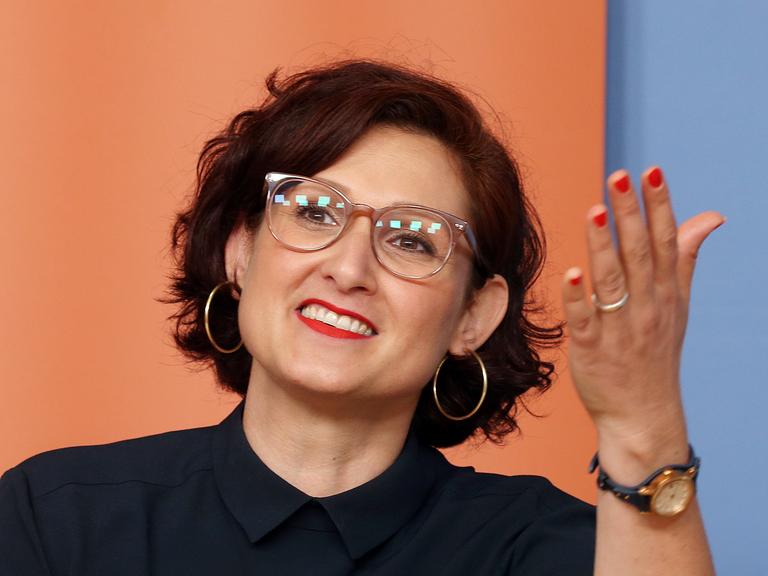 Ferda Ataman, Antidiskriminierungsbeauftragte des Bundes, bei einer Pressekonferenz