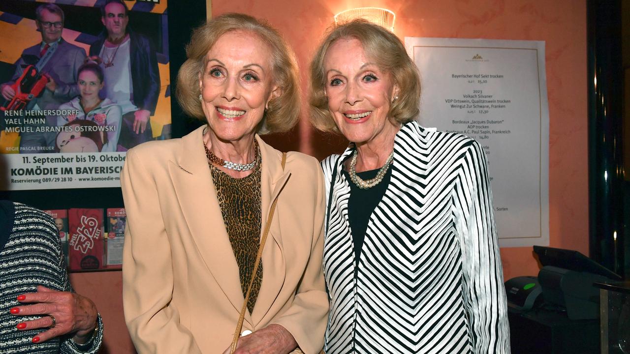 Alice und Ellen Kessler bei einer Theater-Premiere im Bayerischen Hof in München, 11.09.2025
