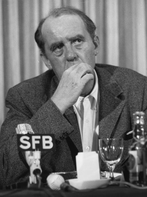 Heinrich Böll, damals PEN-World-Präsident, am 17. November 1972