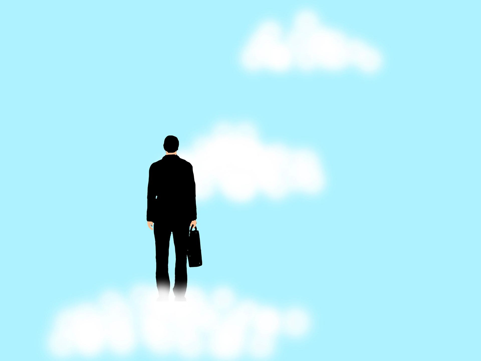 Symbolbild: Ein Geschäftsmann mit Aktentasche steht auf Wolken.