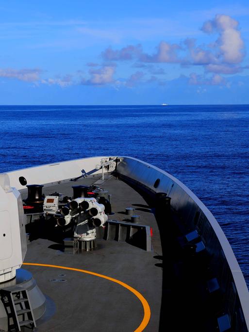 Ein chinesisches Kriegsschiff während einer Militärübung im Meer nahe Taiwan