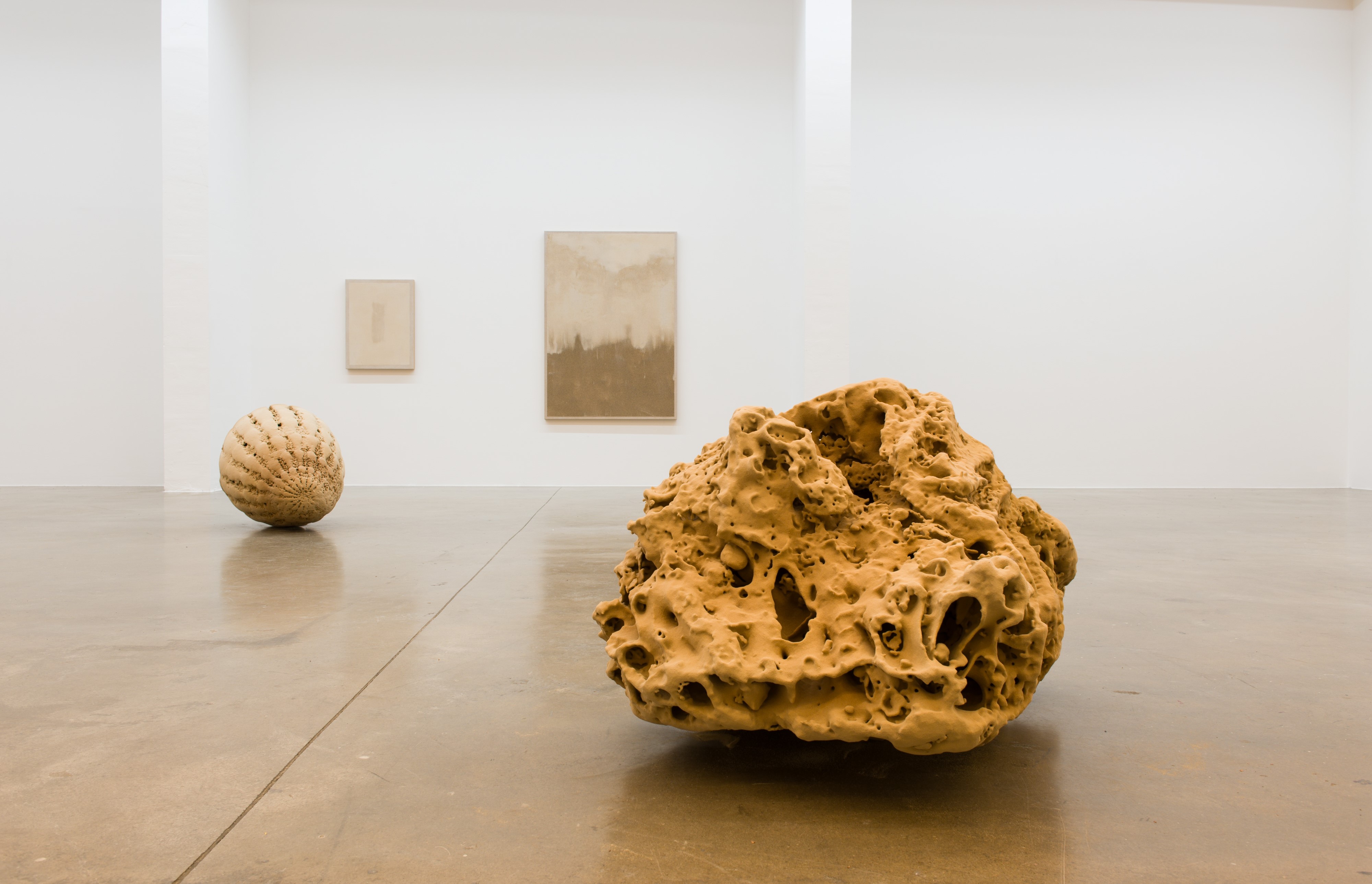 "Field of Fragments" so der Titel der Ausstellung von Jeewi Lee in ihrer Berliner Galerie.