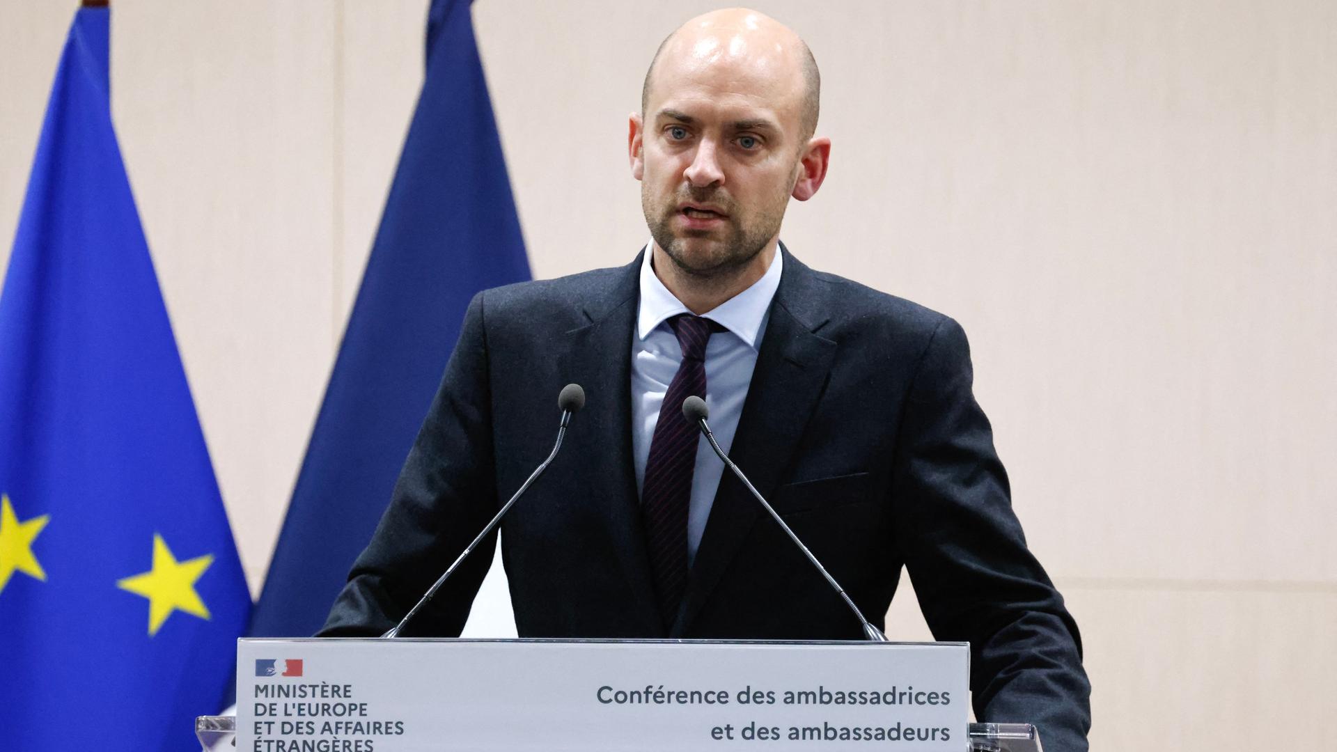 Der französische Außenminister Barrot spricht auf der Botschafterkonferenz in Paris.