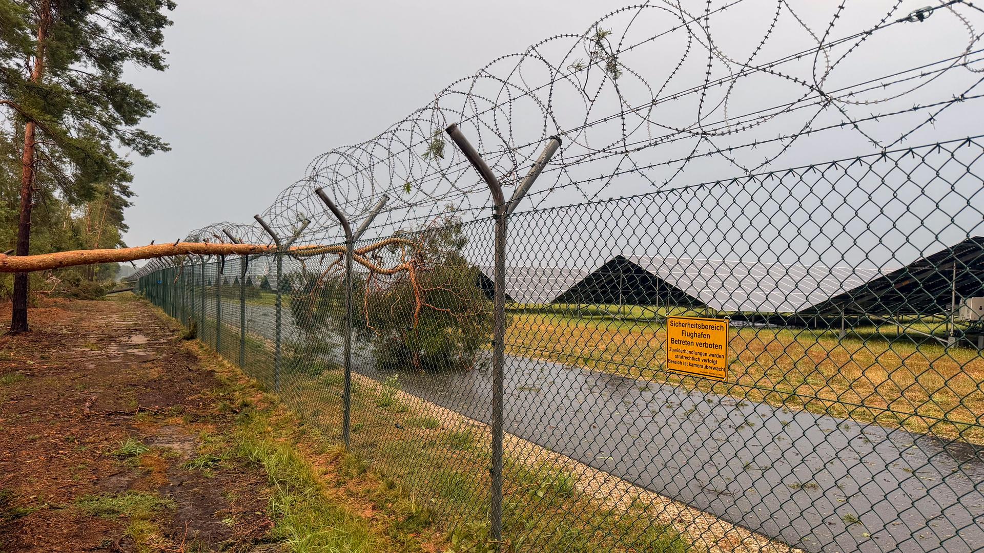 Bayern - Mehrere Verletzte bei Unwetter rund um Nürnberg - Flughafen muss kurzzeitig Betrieb einstellen