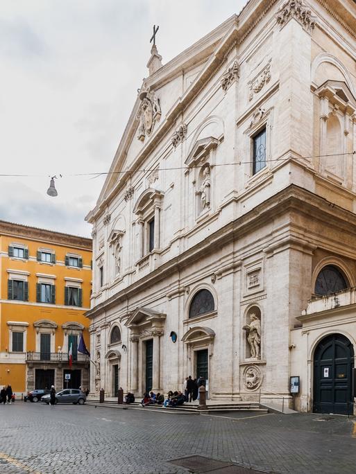 Blick auf die Kirche San Luigi dei Francesi in Rom.