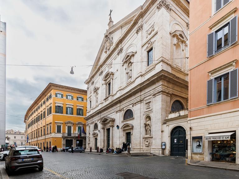 Blick auf die Kirche San Luigi dei Francesi in Rom.