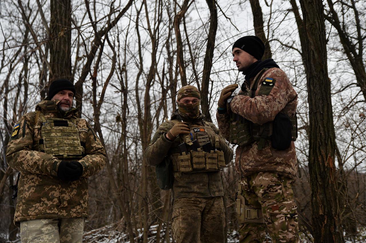 Drei ukrainische Soldaten sprechen über die Lage an der Front. Ein großes Problem für sie: der Munitionsmangel.