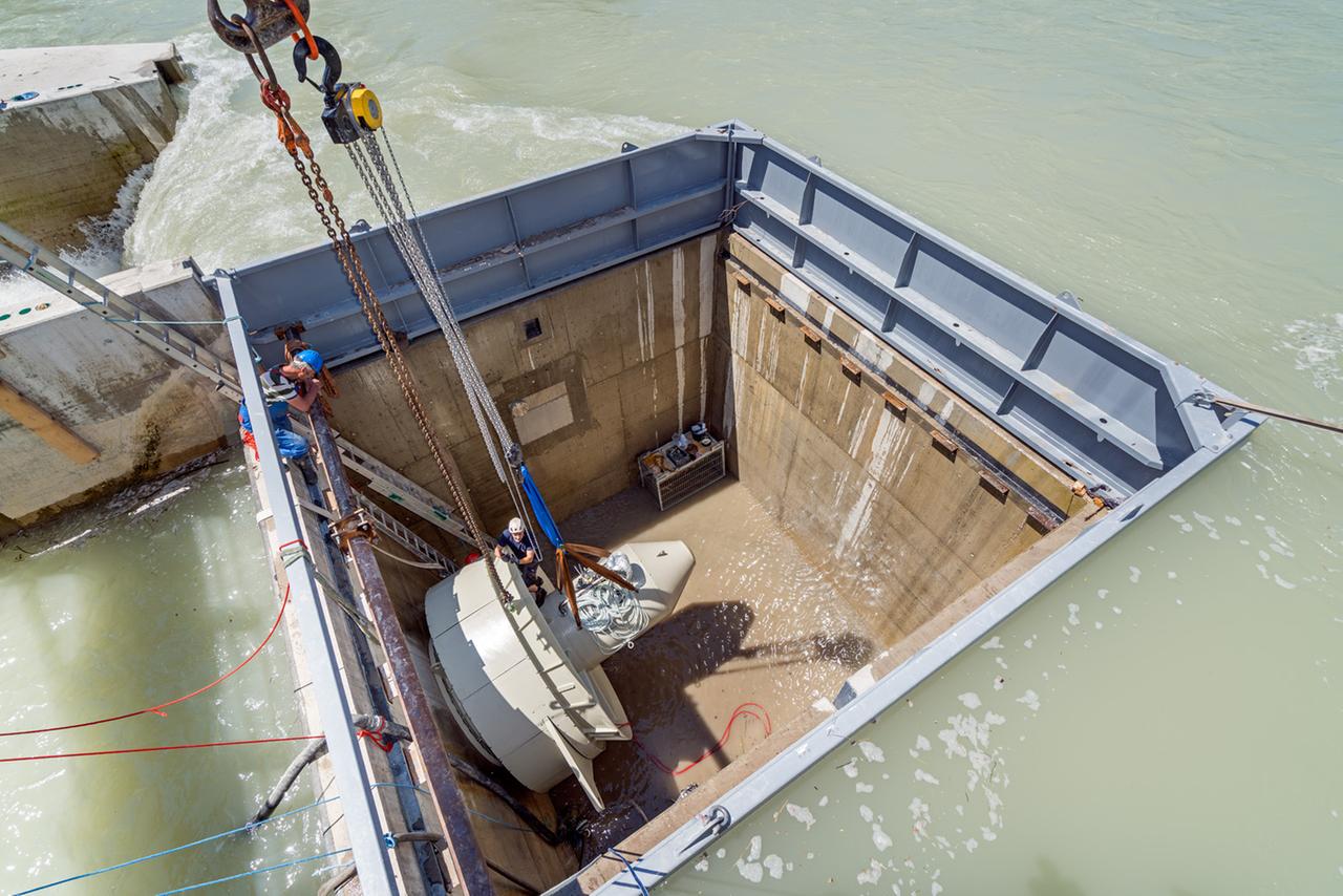 Blick auf die Tauchturbine im Schachtkraftwerk Großweil an der Iller in Bayern.