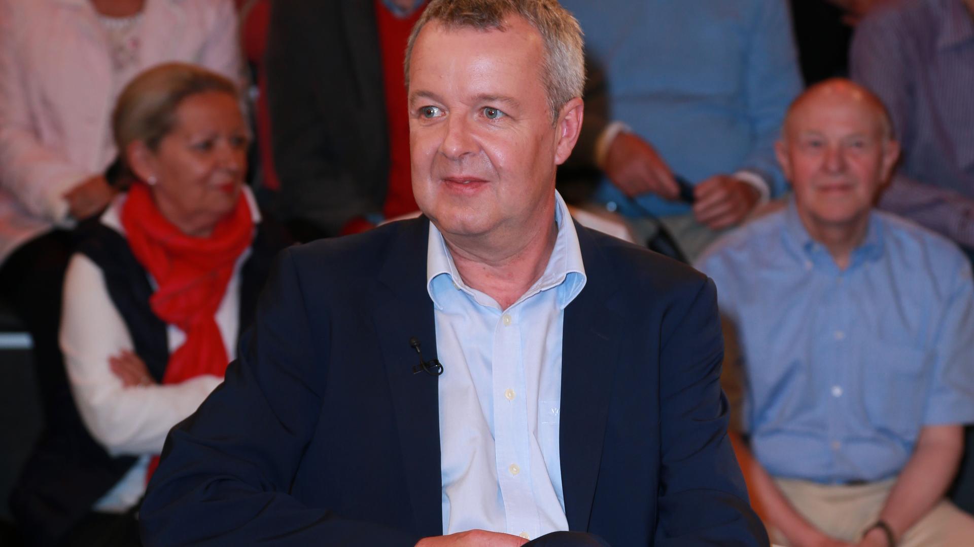 Satiriker und Reporter Carsten van Ryssen bei Talkshow Lanz am 07.05.13 - Als Reporter der heute show befragt er Politiker aller Parteien zu den Themen, die die Menschen bewegen.