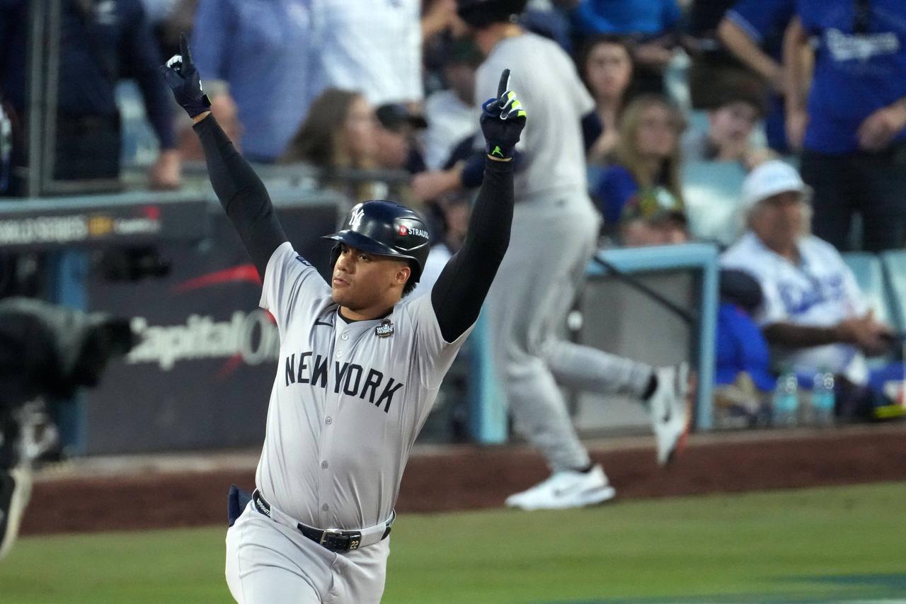 Das Foto zeigt den Profi-Baseballsportler Juan Soto, hier noch bei den New York Yankees bei einem Spiel gegen die Los Angeles Dodgers am 26. Oktober 2024.