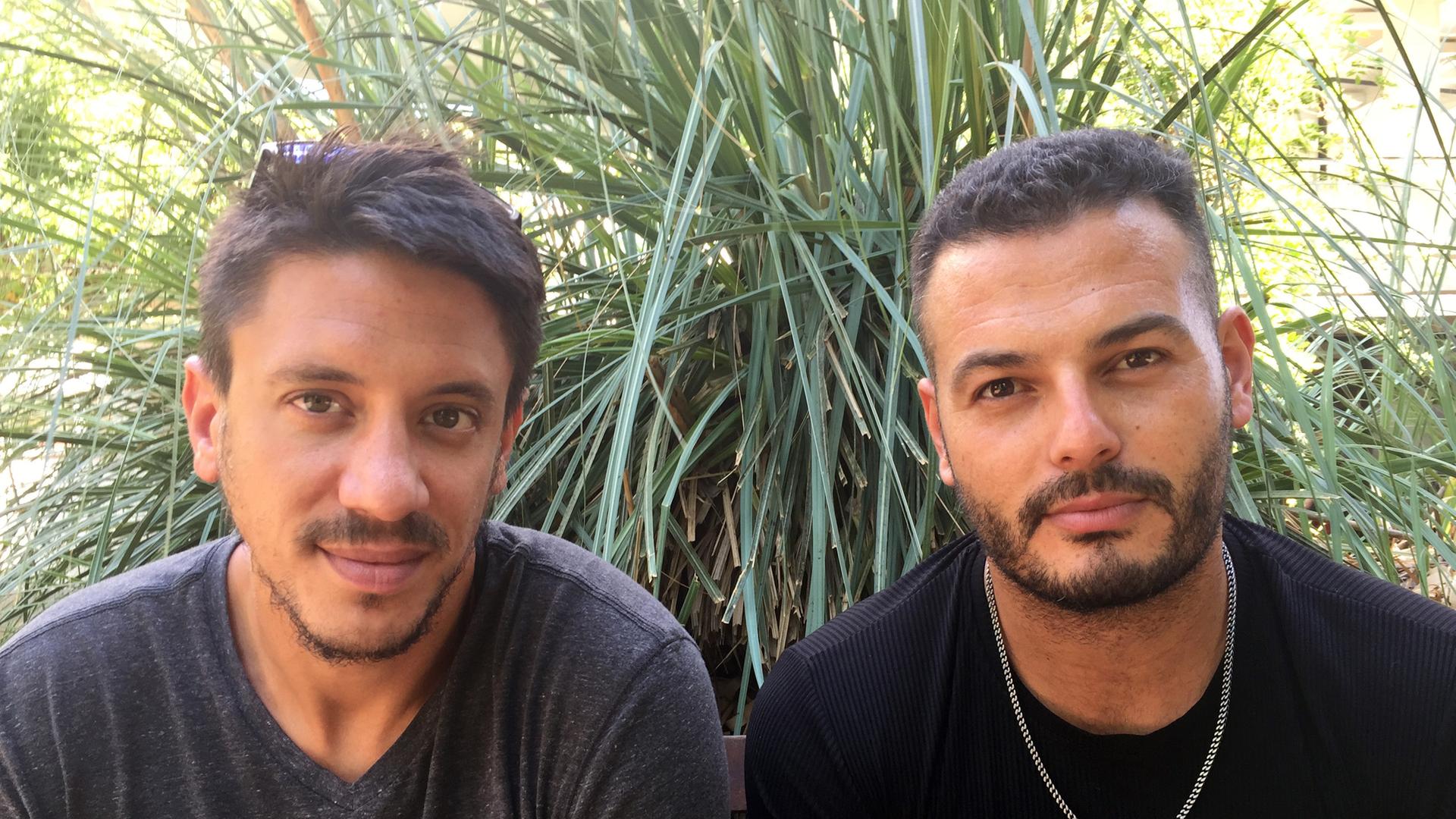 Die beiden Rapper Uriya Rosenman (l) und Sameh Zakout - ein jüdischer und ein arabischer Israeli. Die beiden Rapper Uriya Rosenman (l) und Sameh Zakout - ein jüdischer und ein arabischer Israeli.