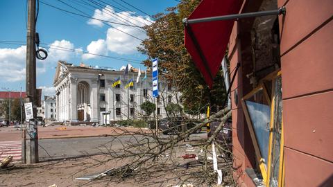 Schäden am Ort eines russischen Raketeneinschlags in Tschernihiw, Ukraine, am 19. August 2023.
