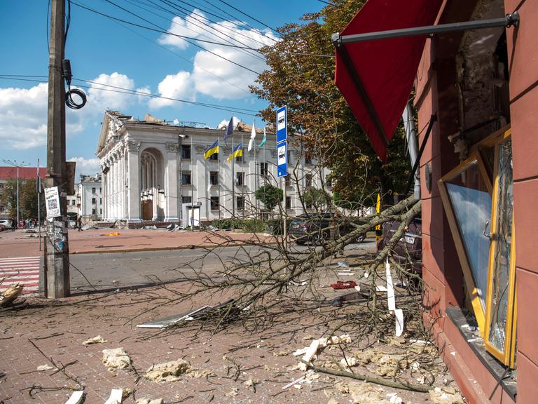 Schäden am Ort eines russischen Raketeneinschlags in Tschernihiw, Ukraine, am 19. August 2023.
