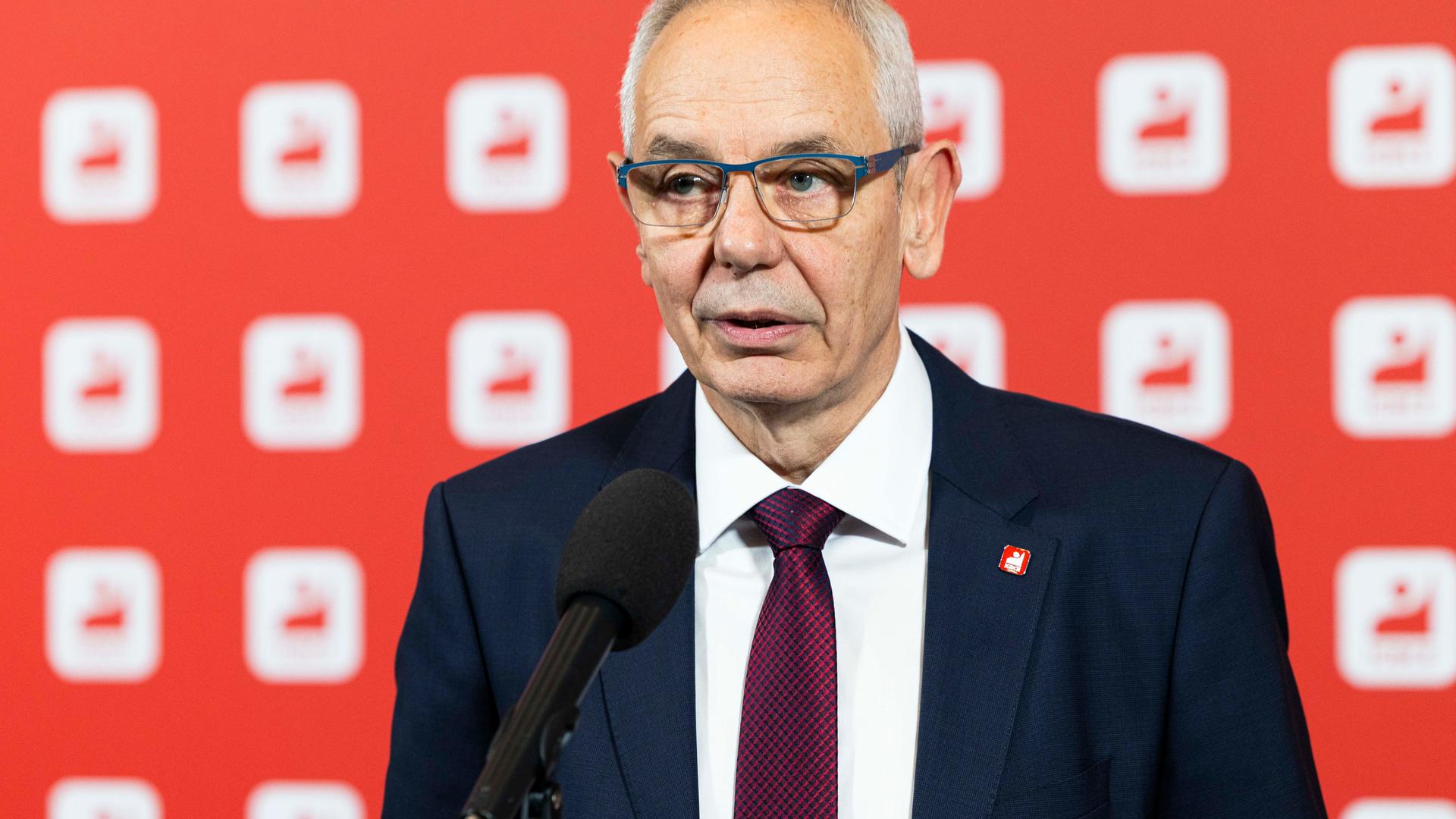 Michael Vassiliadis, Vorsitzender der Industriegewerkschaft Bergbau, Chemie, Energie (IGBCE), im Portrait 