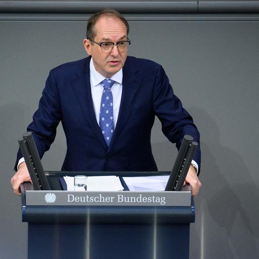 Bundesinnenminister Dobrindt spricht in der 56. Plenarsitzung der 21. Legislaturperiode im Deutschen Bundestag.