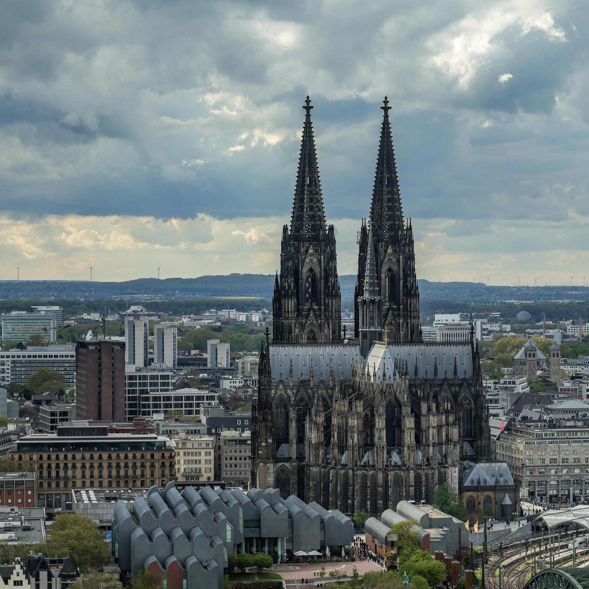 Kölner Dom - Eintrittsgeld für Kirchen oder offene Gotteshäuser? episode artwork