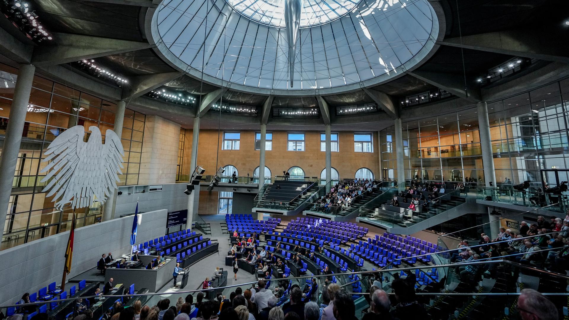 Blick in den Plenarsaal des Bundestages