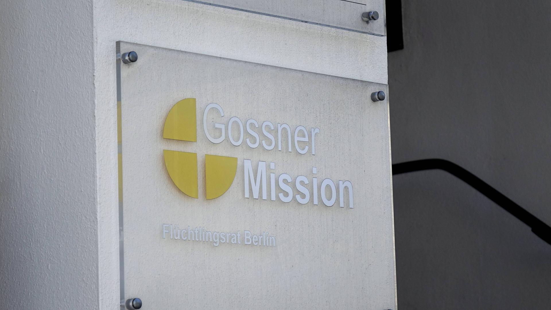 Schild am Sitz der Gossner Mission in Berlin.