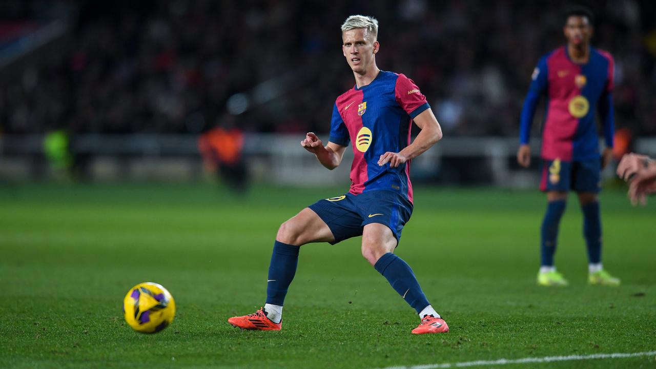 Das Foto zeigt den Fußballer Dani Olmo im Trikot des FC Barcelona.