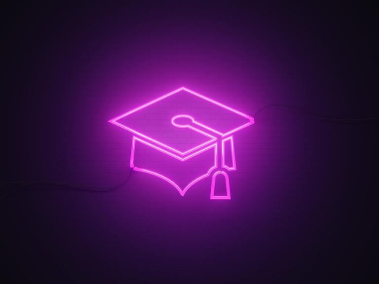 Vektorzeichnung einer Graduiertenkappe mit Kordel aus pinken Neonröhren.