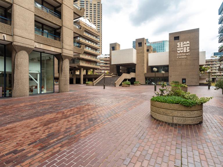 Der Innenhof des Barbican Centre in London.