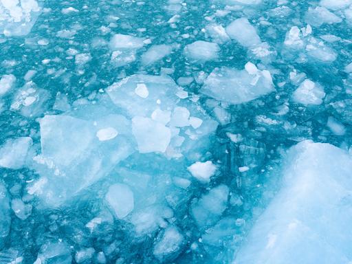 amazing landscape with glaciers and icebergs in summer time (CTK Photo/Ondrej Zaruba) amazing landscape with glaciers and icebergs in summer time (CTK Photo/Ondrej Zaruba)