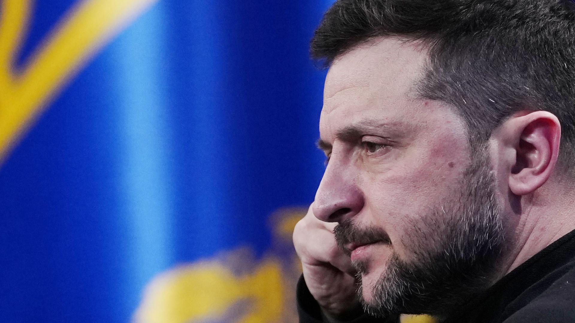 Der ukrainische Präsident Selenskyj von der Seite Der ukrainische Präsident Selenskyj von der Seite