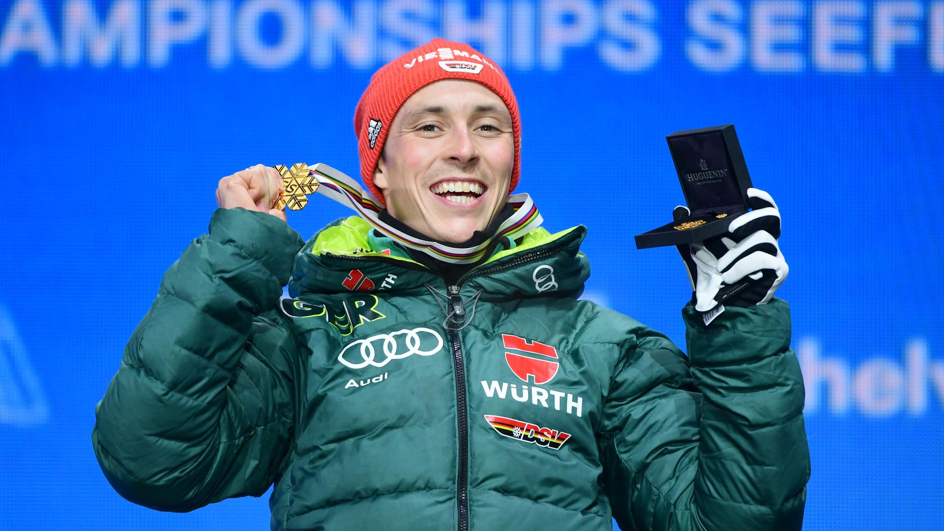 Zu sehen ist Eric Frenzel im Februar 2019 bei der Siegerehrung in Seefeld, Österreich.