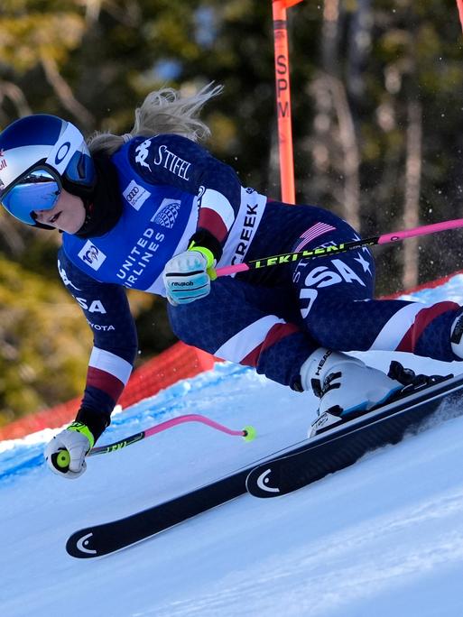 Forerunner Lindsey Vonn, of the United States, skis down the course before the training runs at the women's World Cup downhill race, Thursday, Dec. 12, 2024, in Beaver Creek, Colo. (AP Photo/Robert F. Bukaty)