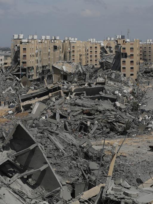 Vollkommen zerstörte Wohnblöcke in Gaza-Stadt