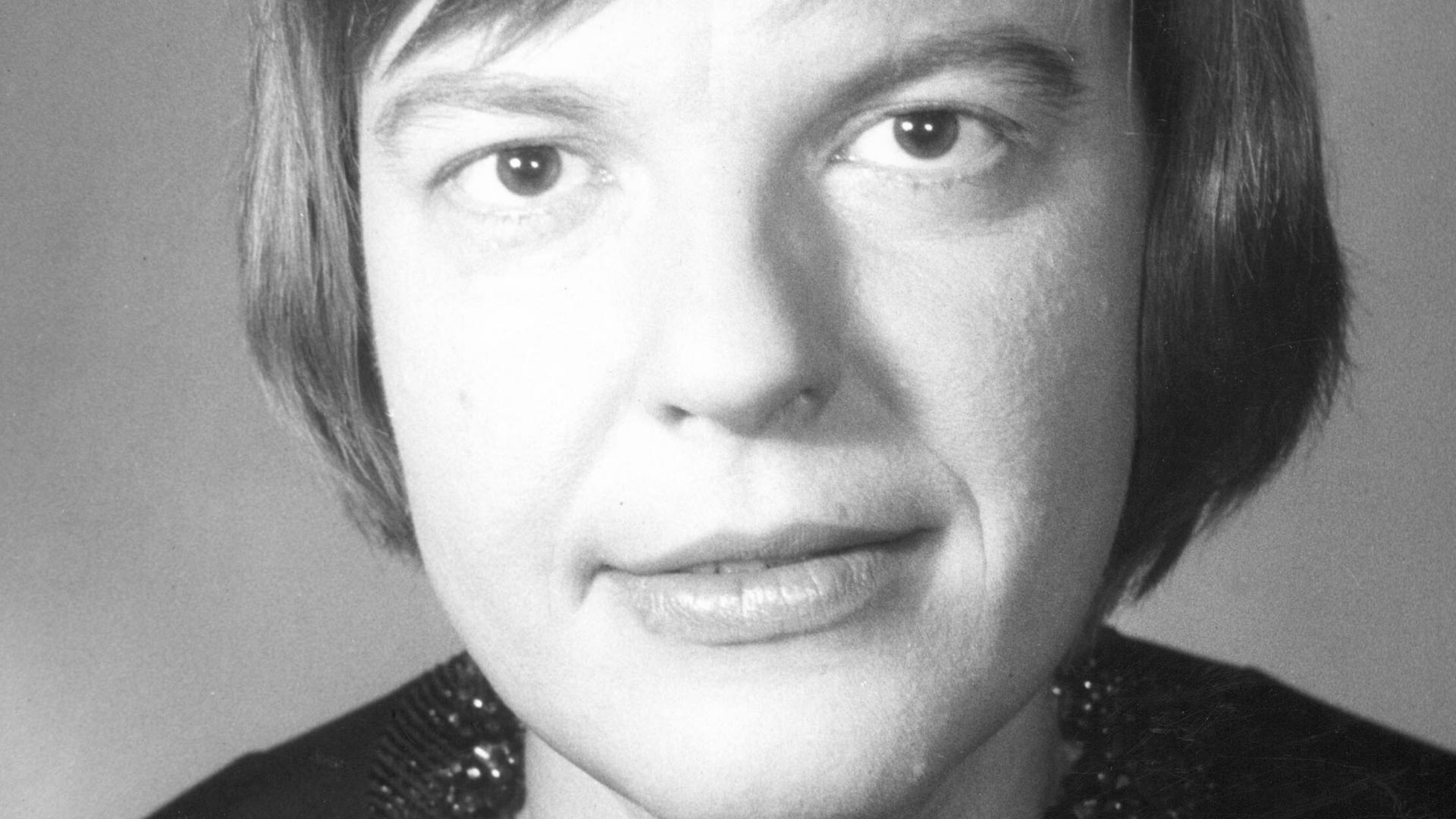 Die Schrifstellerin Ingeborg Bachmann in den 1960er Jahren. Die Schrifstellerin Ingeborg Bachmann in den 1960er Jahren.