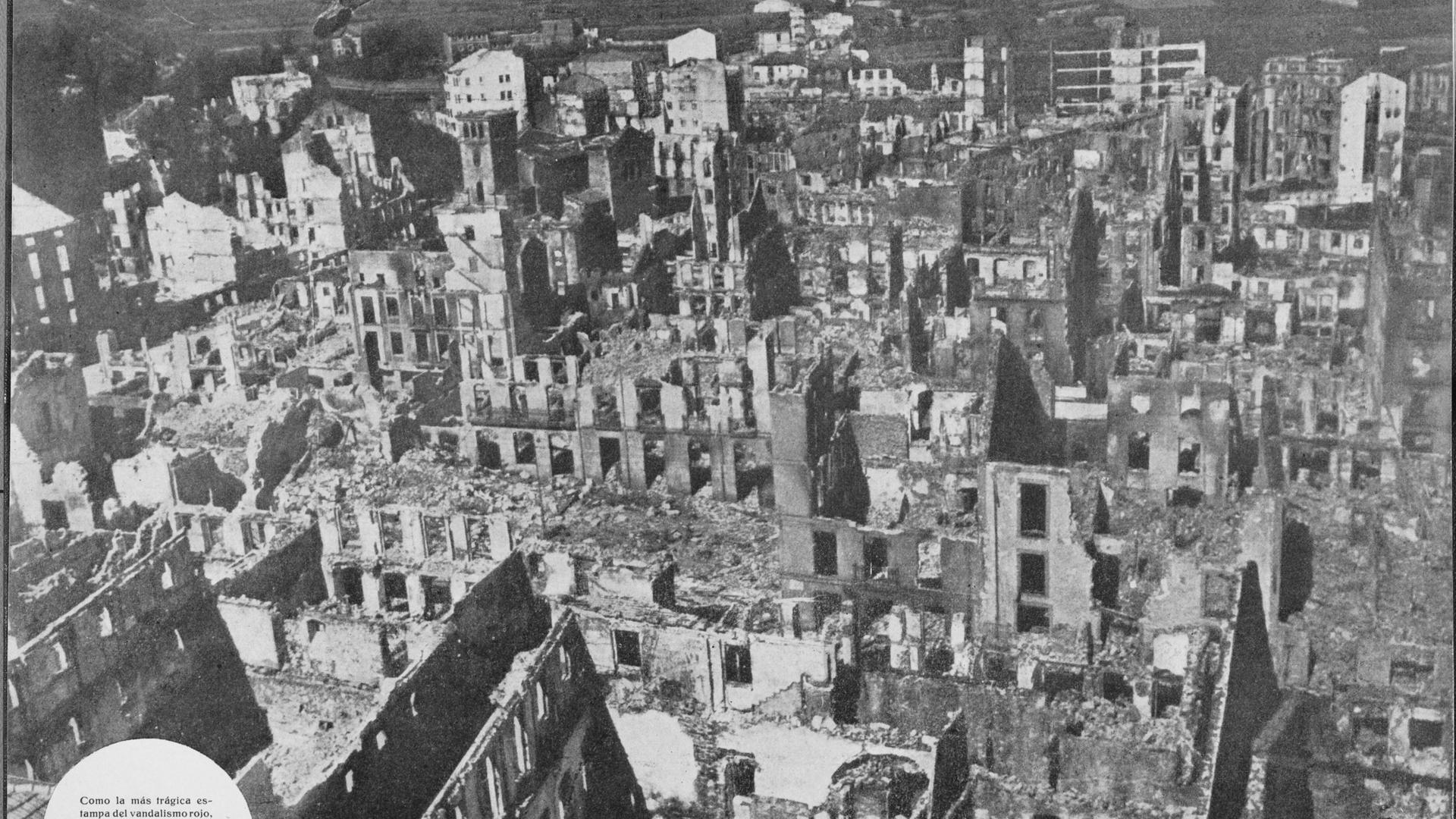 Luftaufnahme des zerstörten Guernicas am 26. April 1937