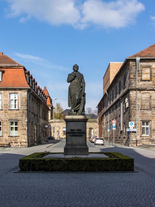 Die Statue von Jean Paul in der Innenstadt von Bayreuth.