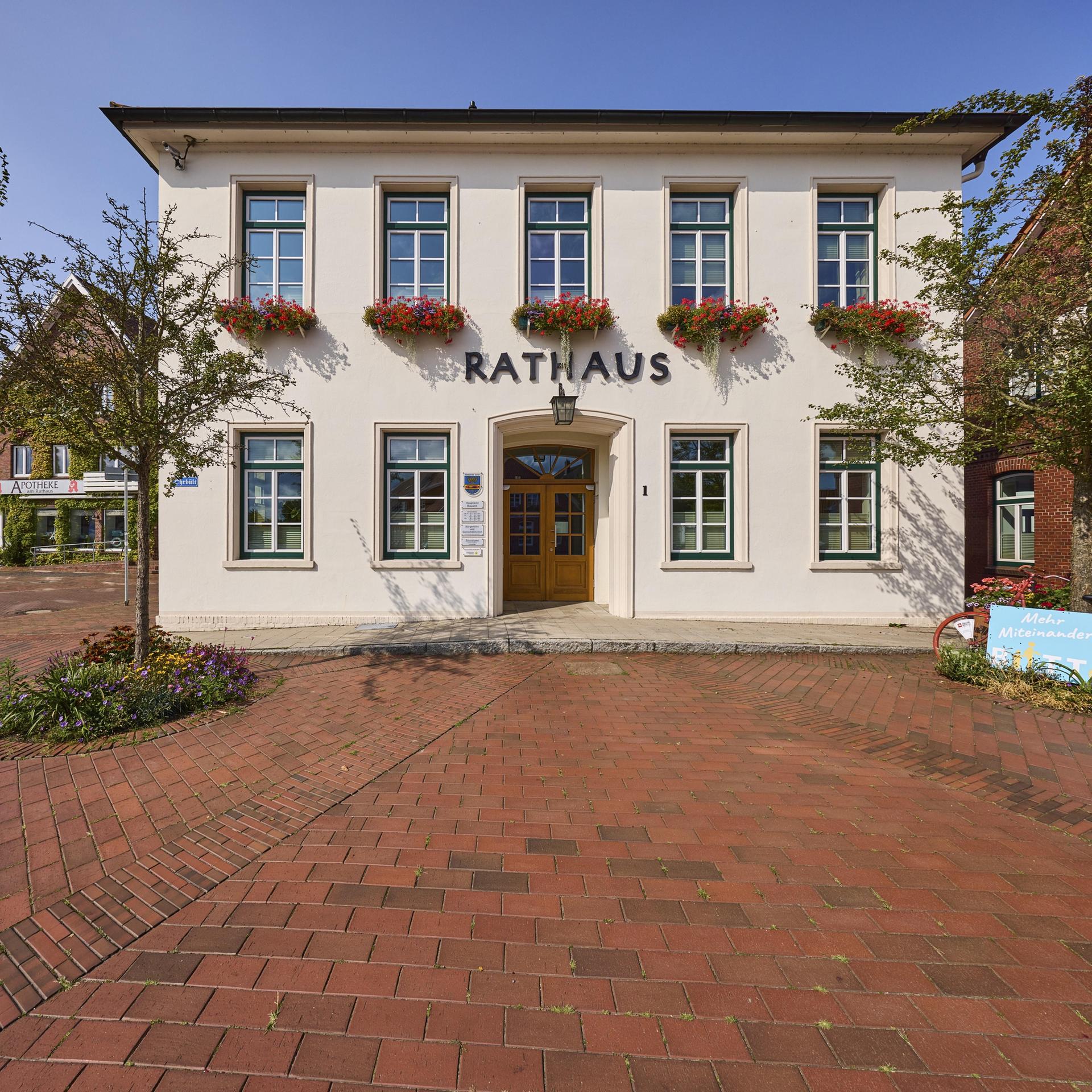 Ein Rathaus im Landkreis Friesland in Niedersachsen.  
