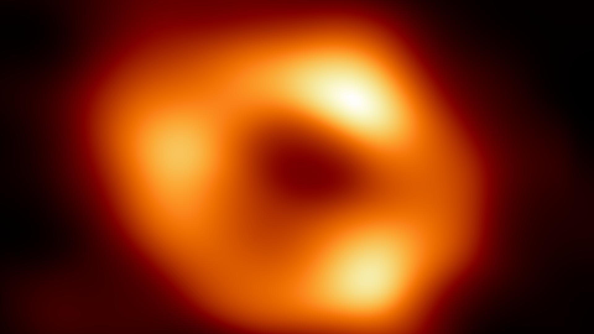 Diese Abbildung zeigt zum ersten Mal Sgr A*, das supermassereiche schwarze Loch im Zentrum unserer Galaxie.