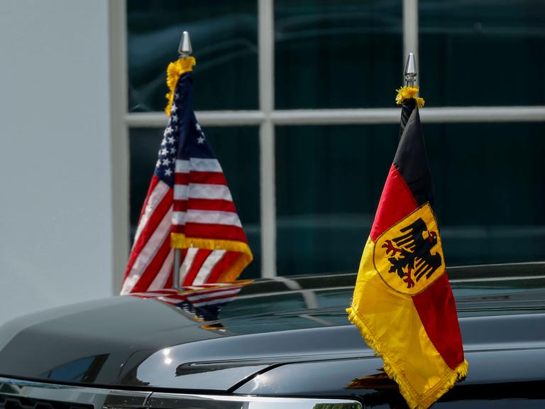 Experten fordern, dass Europa von den USA unabhängiger werden muss. Europa solle allerdings nicht gegen die USA arbeiten, sondern auf Augenhöhe mit dem transatlantischen Partner agieren