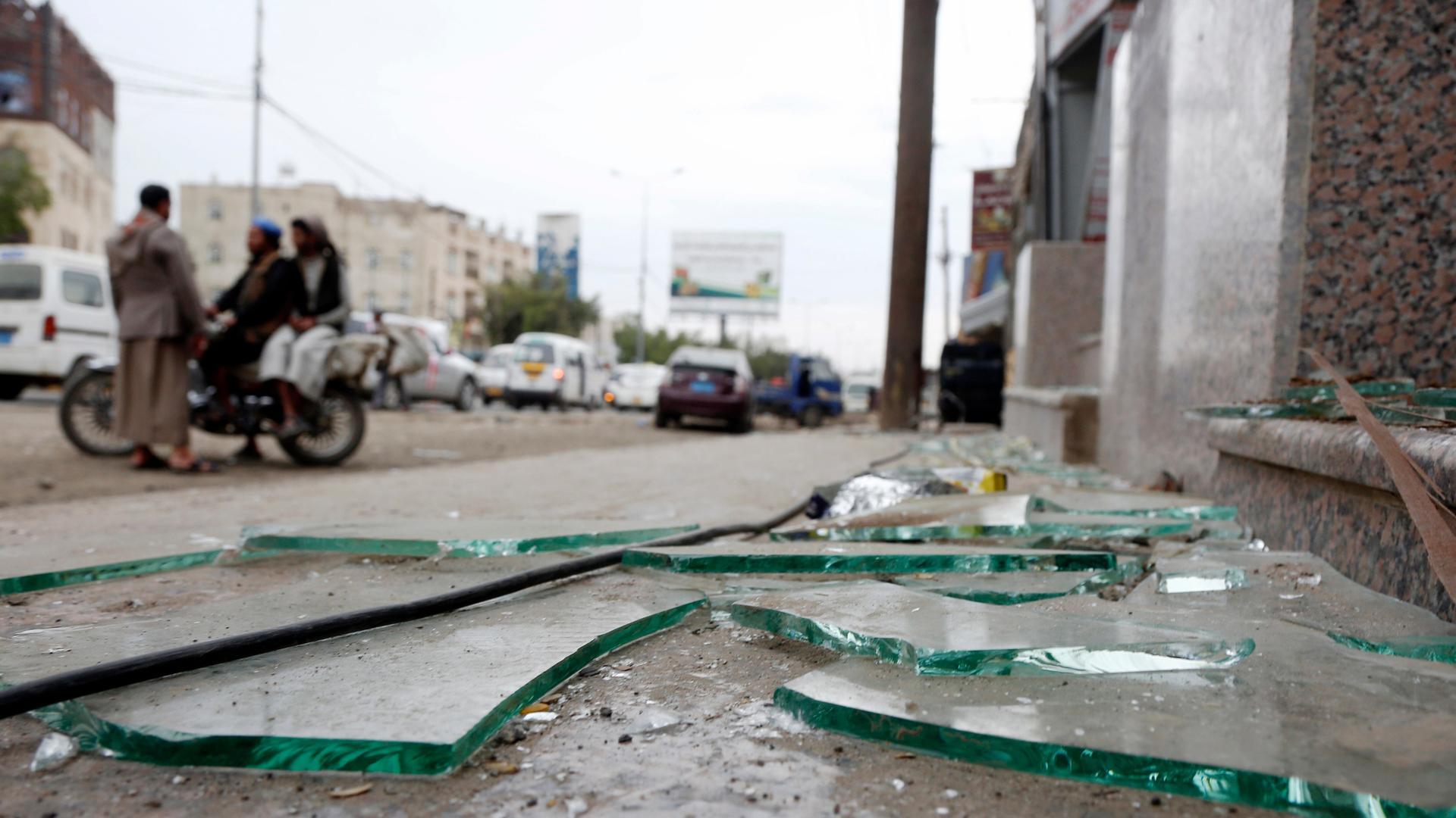 Zerstörungen nach Luftangriffen in Sanaa, Jemen Zerstörungen nach Luftangriffen in Sanaa, Jemen