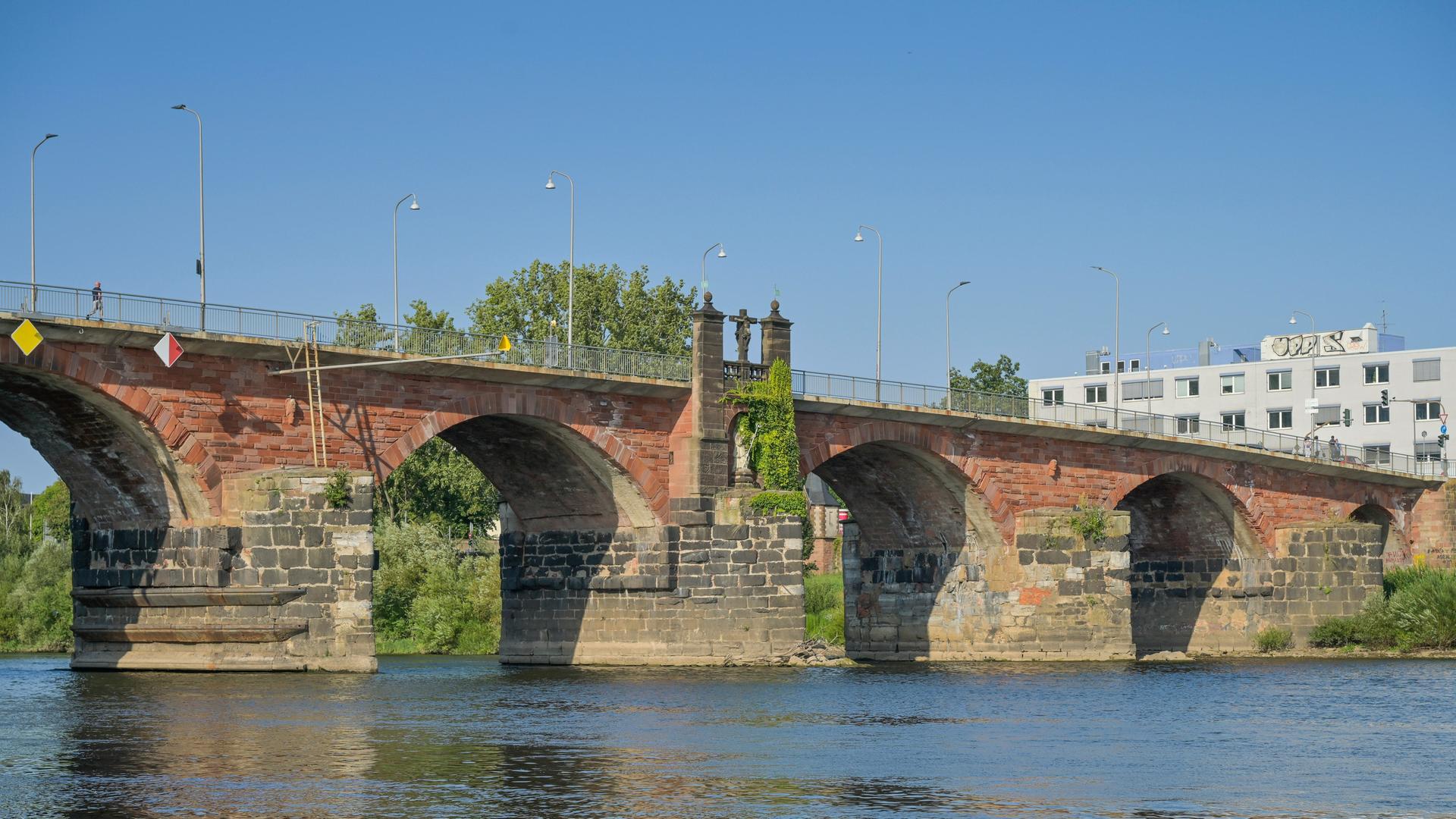 Römerbrücke über die Mosel, älteste Brücke in Deutschland, Trier, Rheinland-Pfalz, Deutschland Römerbrücke über die Mosel, älteste Brücke in Deutschland, Trier, Rheinland-Pfalz, Deutschland
