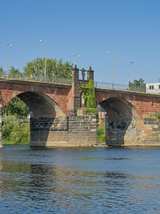 Die Römerbrücke über die Mosel ist die älteste Brücke in Deutschland, Trier, Rheinland-Pfalz, Deutschland