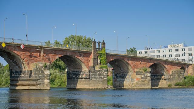 Die Römerbrücke über die Mosel ist die älteste Brücke in Deutschland, Trier, Rheinland-Pfalz, Deutschland