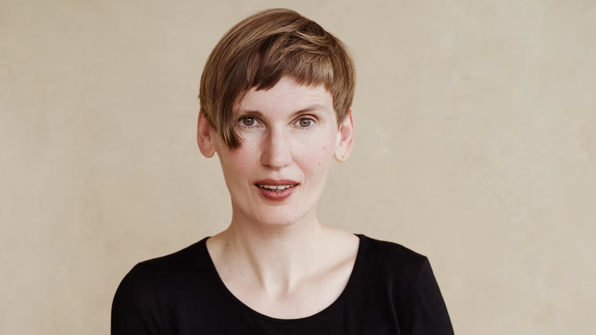 Porträt der Philosophin Eva von Redecker. Porträt der Philosophin Eva von Redecker.