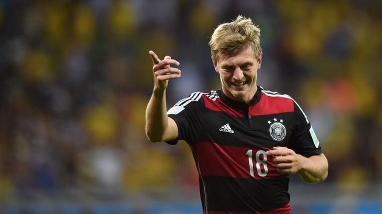 Toni Kroos freut sich Toni Kroos freut sich
