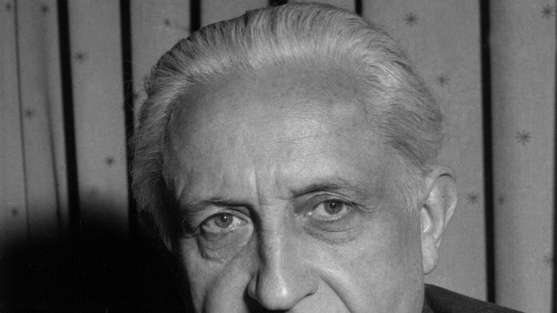 Carl Ebert, aufgenommen 1954 als Intendant der Städtischen Oper in Berlin, 