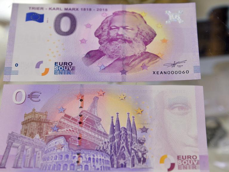 Karl Marx auf einem Null-Euro-Schein