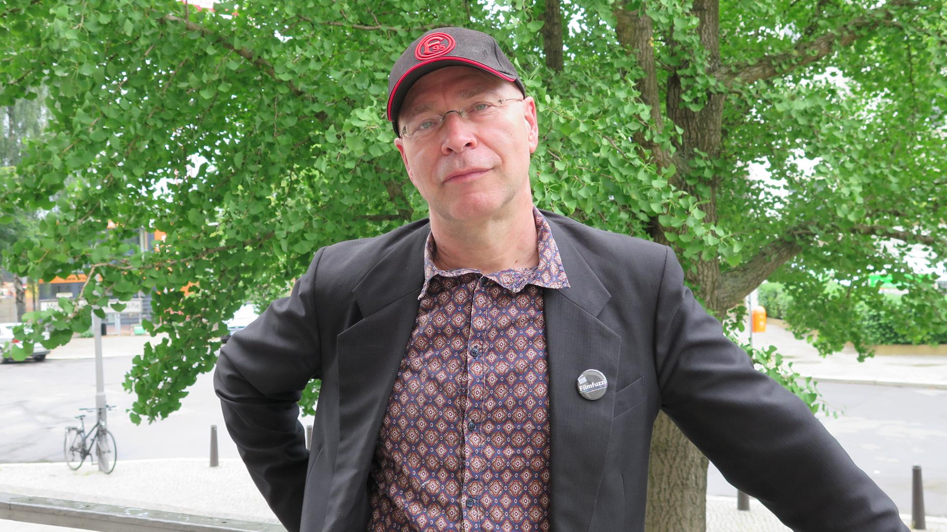 Der Musiker und Drehbuchautor Xao Seffcheque bei Deutschlandradio Kultur