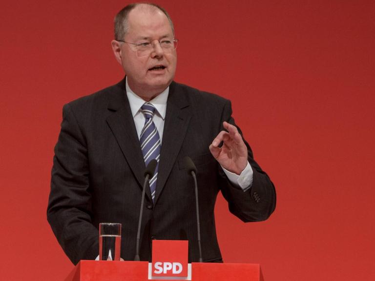 Der frühere Bundesfinanzminister Peer Steinbrück auf einem Bundesparteitag der SPD in Leipzig am 14.11.2013.