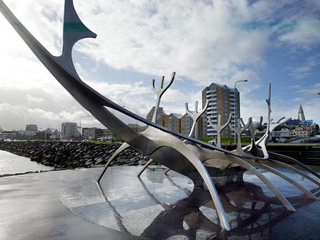 Denkmal im Hafen der isländischen Hauptstadt Reykjavik
